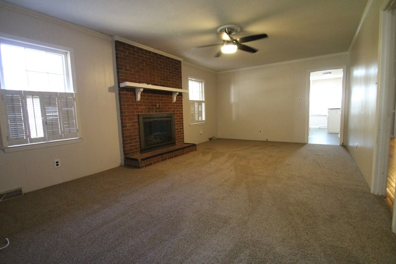 1904 Huntington Pl - Photo 4 of 21