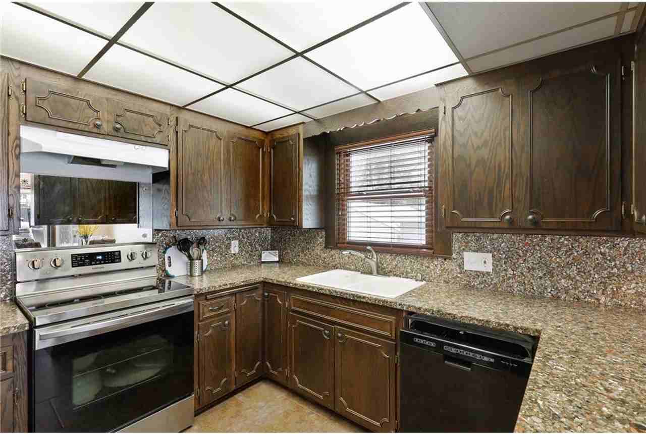 3400 Upton Ave N - Photo 5 of 24