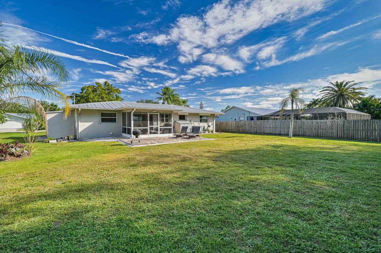 28178 Sunset Dr - Photo 4 of 29