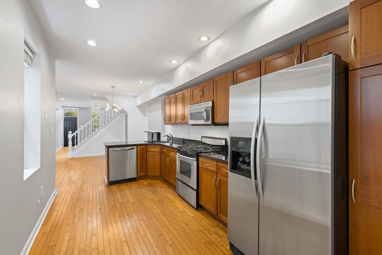 1625 S Charles St - Photo 5 of 30