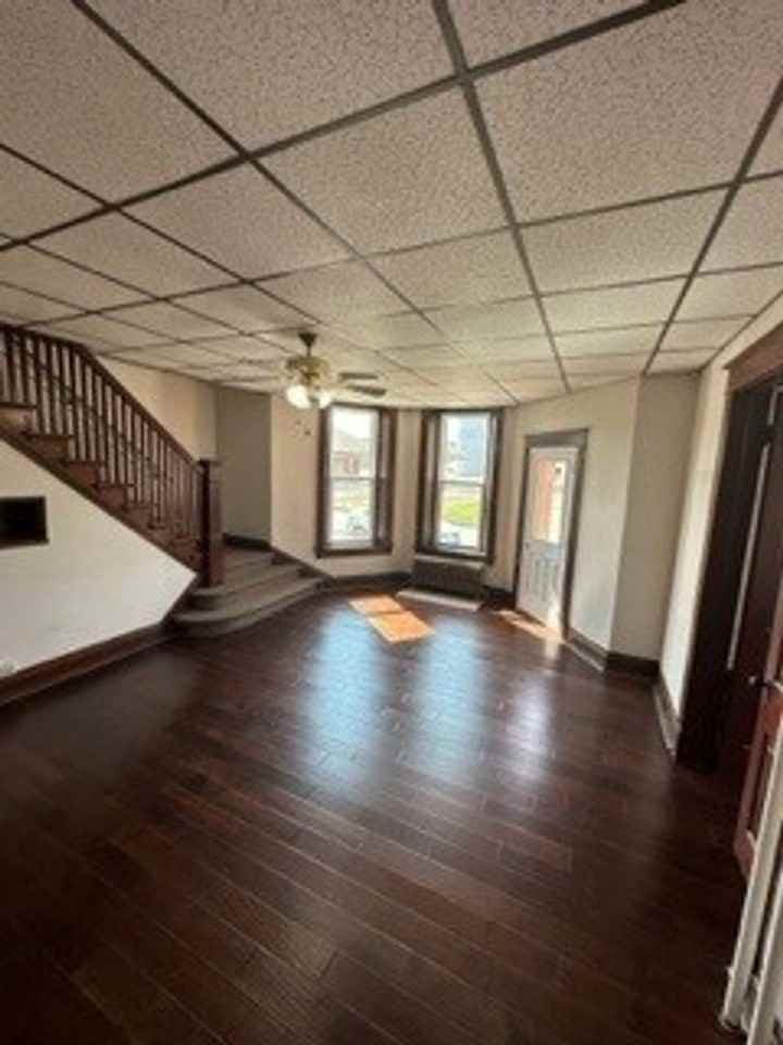 402 N Railroad Street - Photo 2 of 14