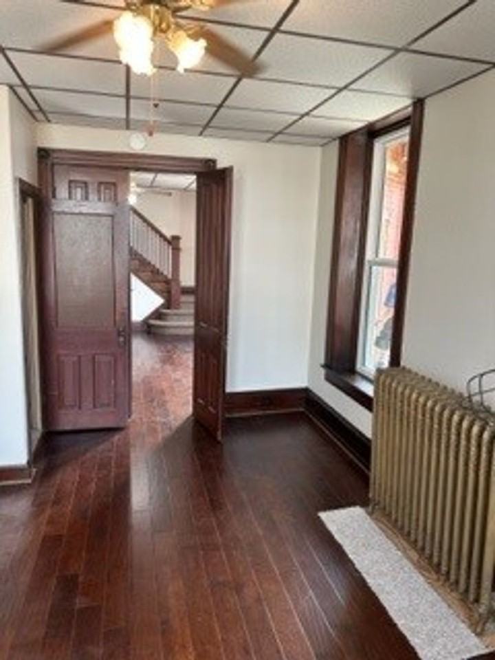 402 N Railroad Street - Photo 3 of 14