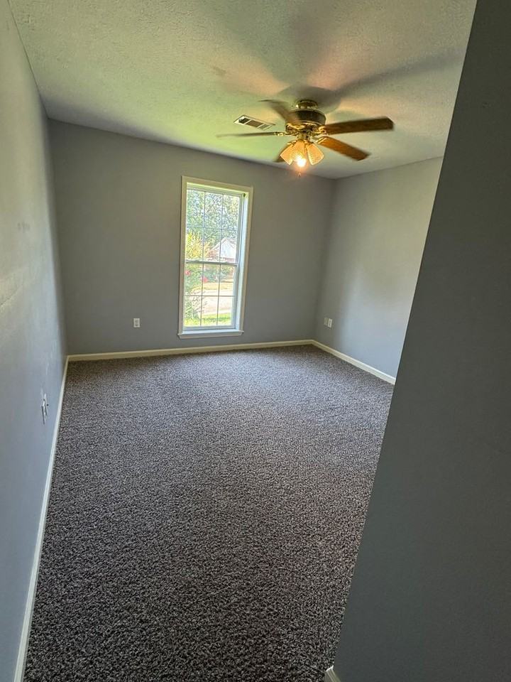 202 March Cv - Photo 2 of 13