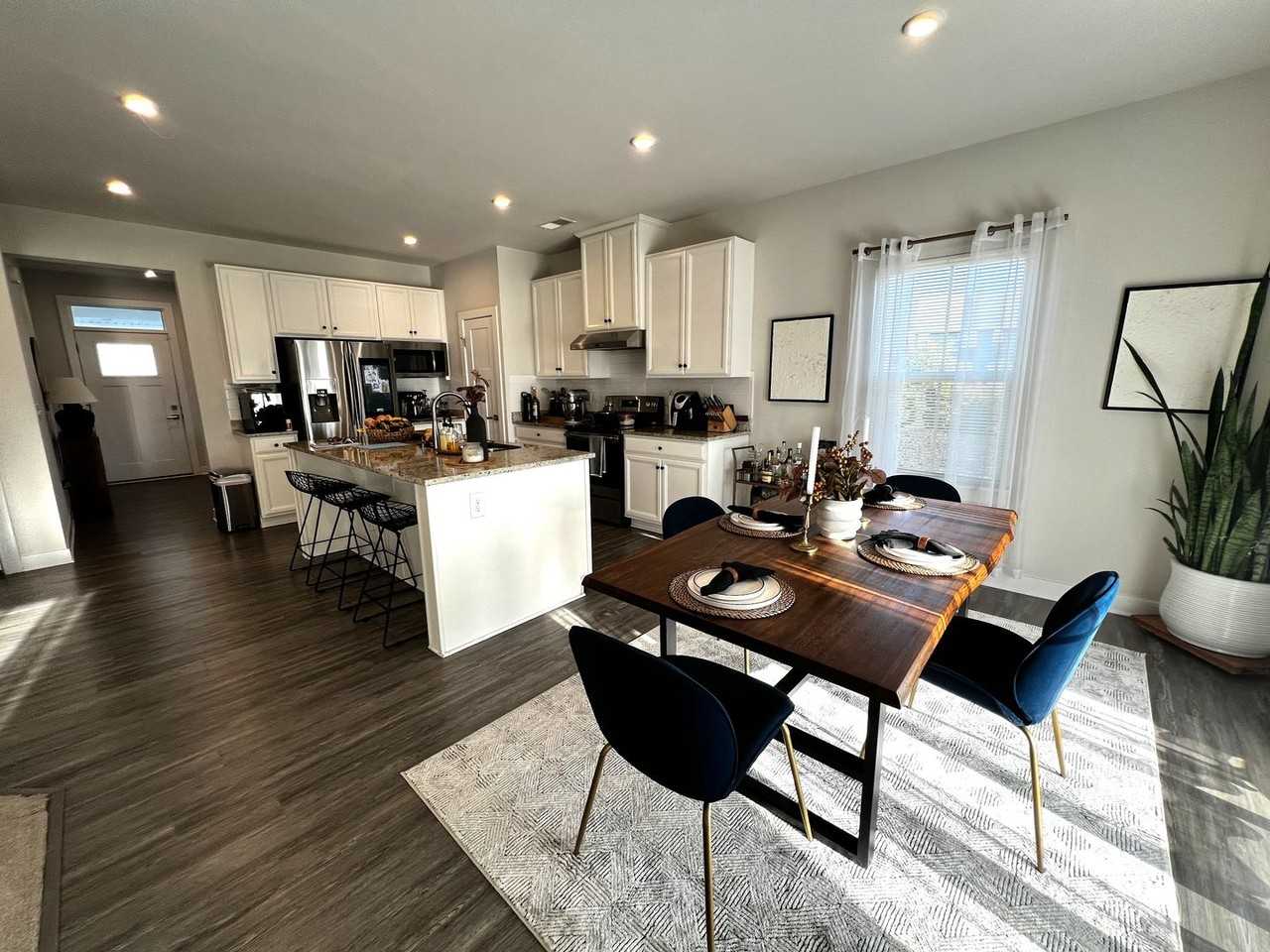 230 Green Lake Rd - Photo 3 of 14