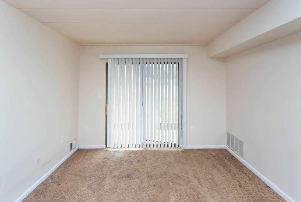 Virginia Manor - Photo 7 of 14