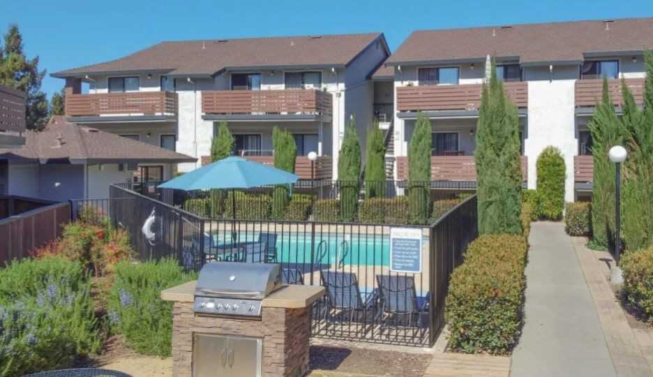 Somerset Apartments - Photo 3 of 30