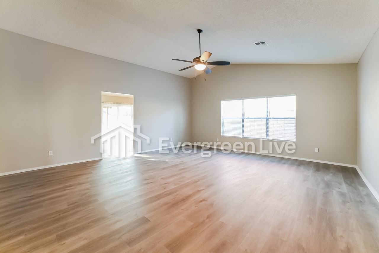 1836 N 89th Ave - Photo 2 of 20
