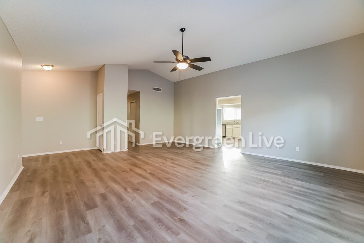 1836 N 89th Ave - Photo 4 of 20