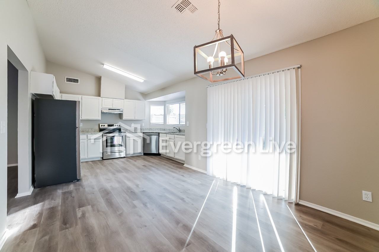 1836 N 89th Ave - Photo 5 of 20