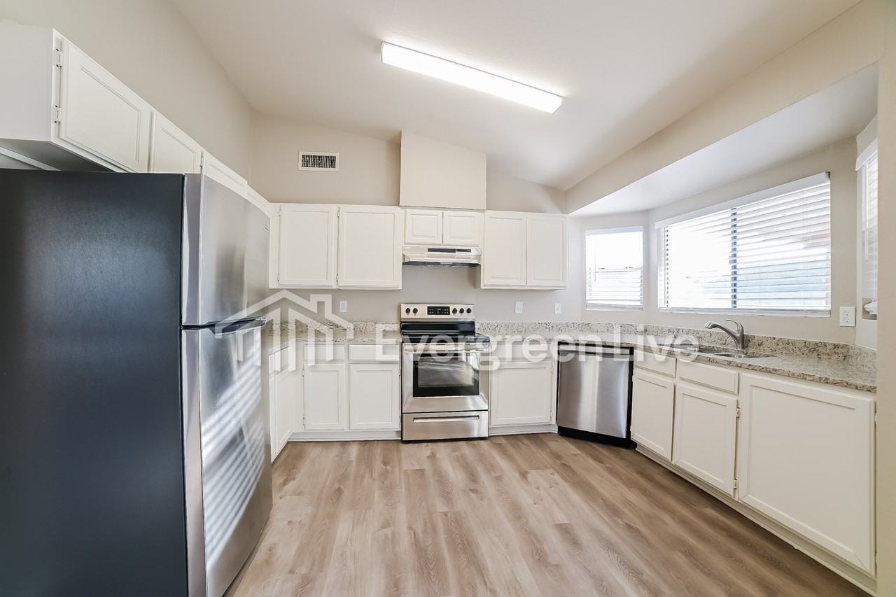 1836 N 89th Ave - Photo 7 of 20