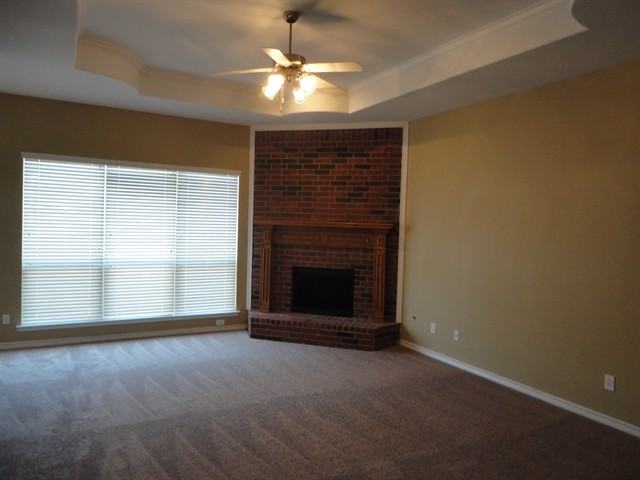 1325 Tanglevine Dr - Photo 2 of 11