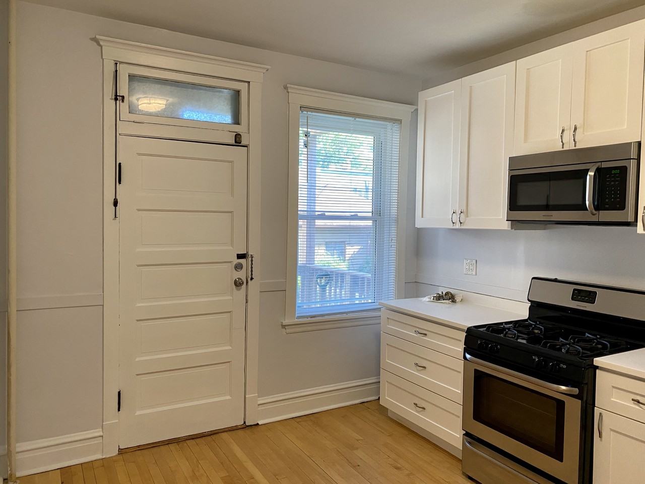 2058 W Hutchinson St #1 - Photo 2 of 22