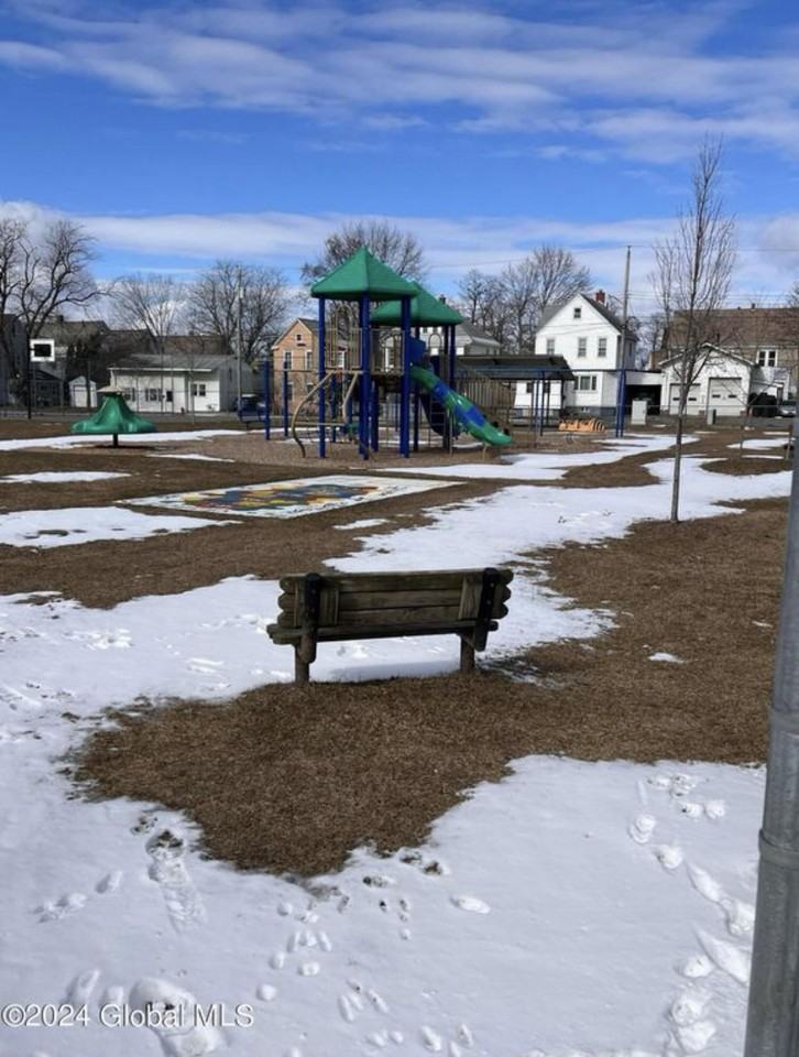 1023 Congress St #2ndFL - Photo 2 of 11