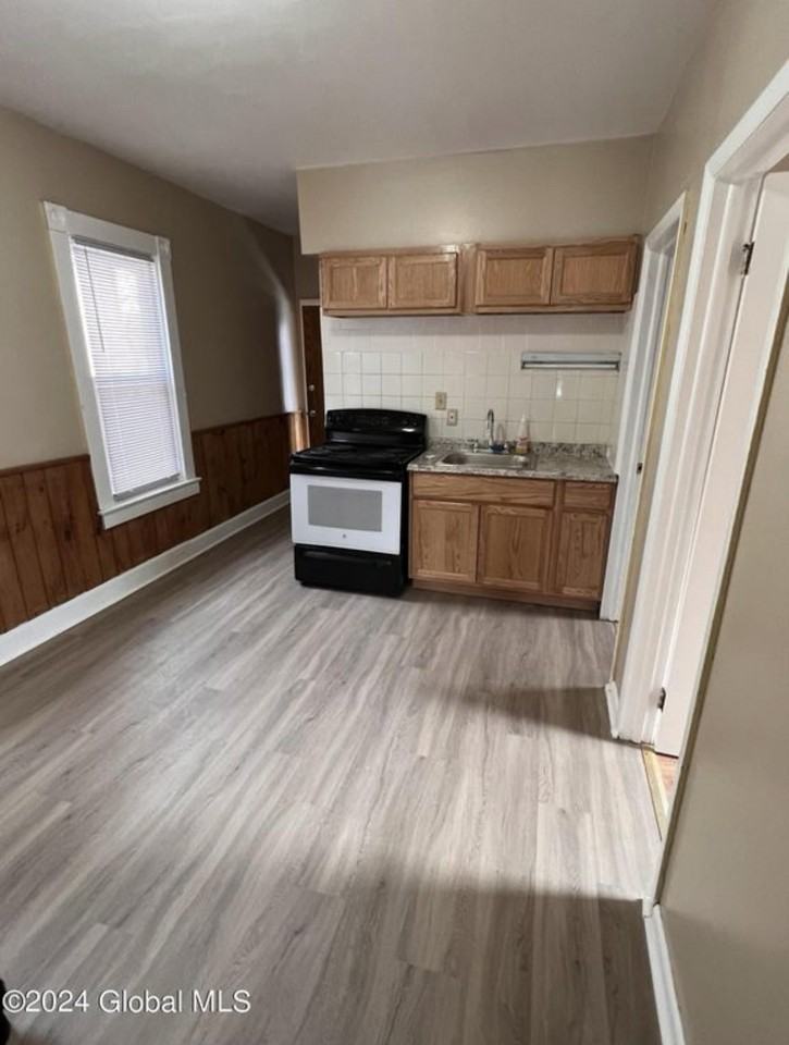 1023 Congress St #2ndFL - Photo 4 of 11