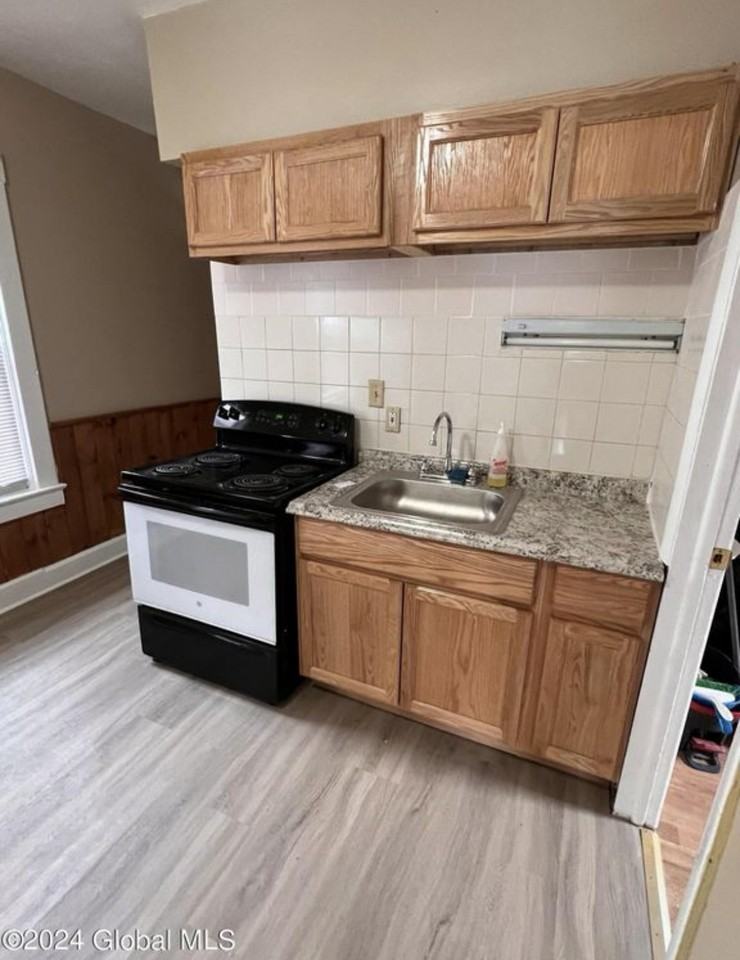 1023 Congress St #2ndFL - Photo 5 of 11