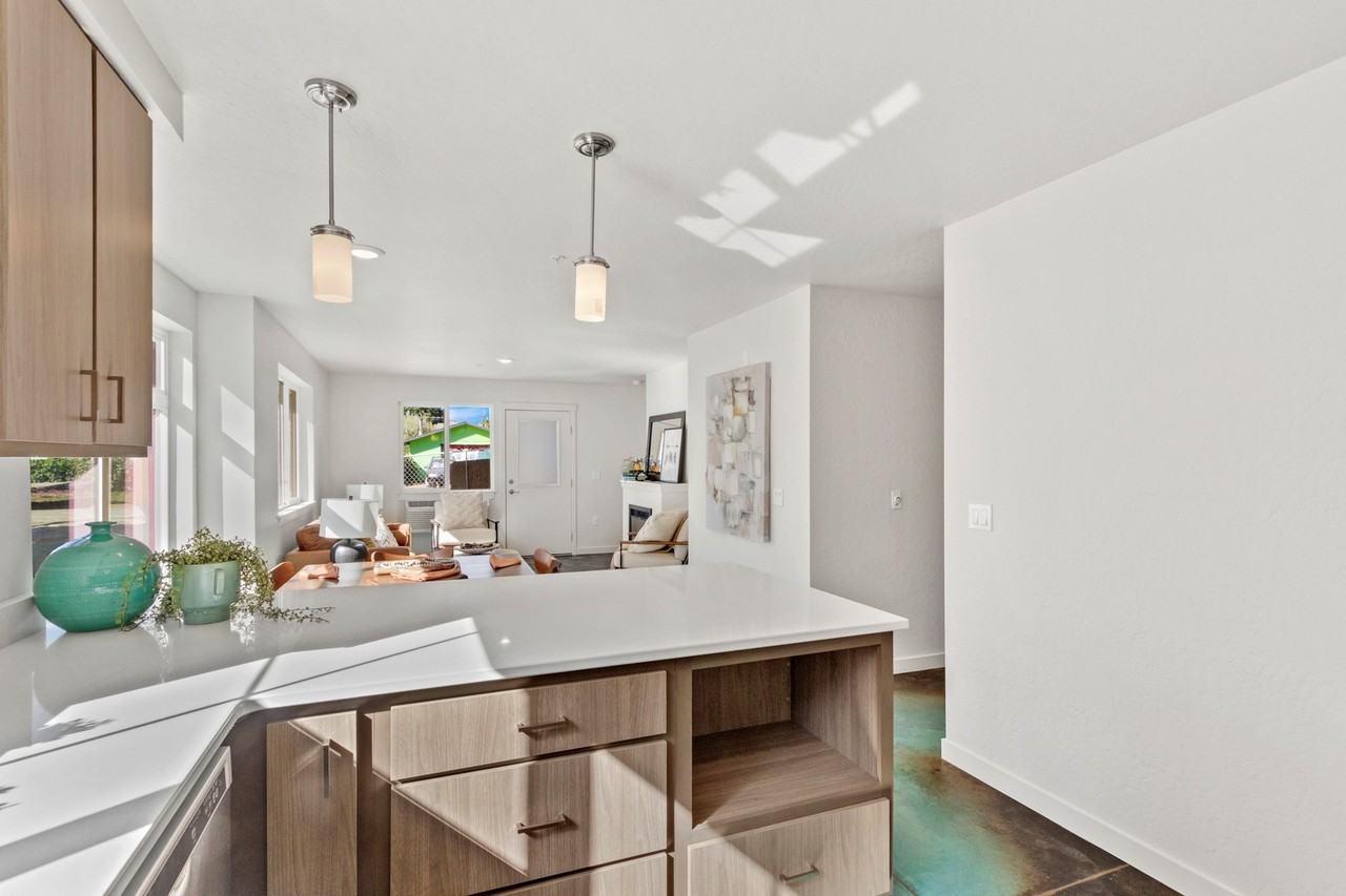 306 E Rr Ave - Photo 4 of 13
