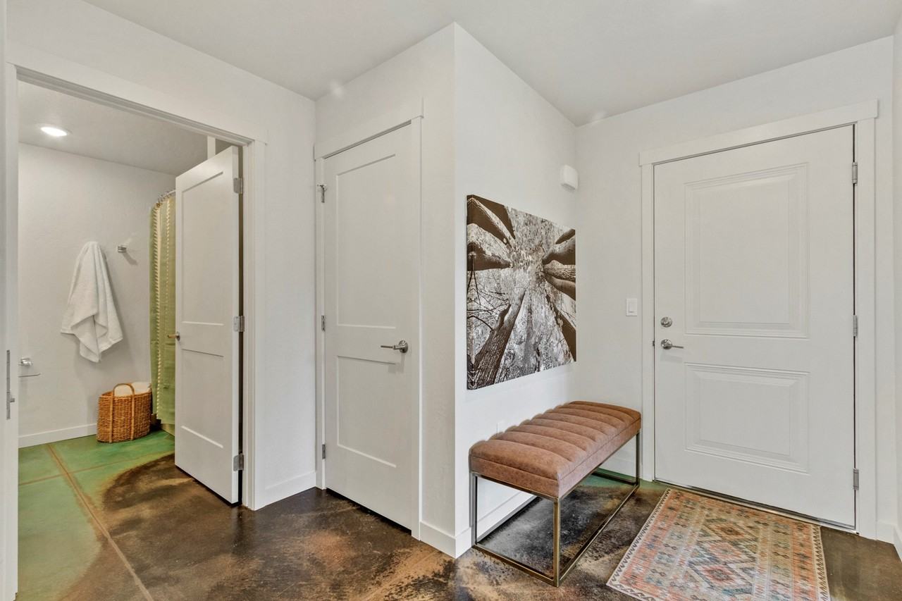 306 E Rr Ave - Photo 5 of 13