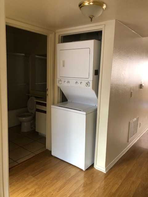 10206 Samoa Ave #10 - Photo 4 of 8