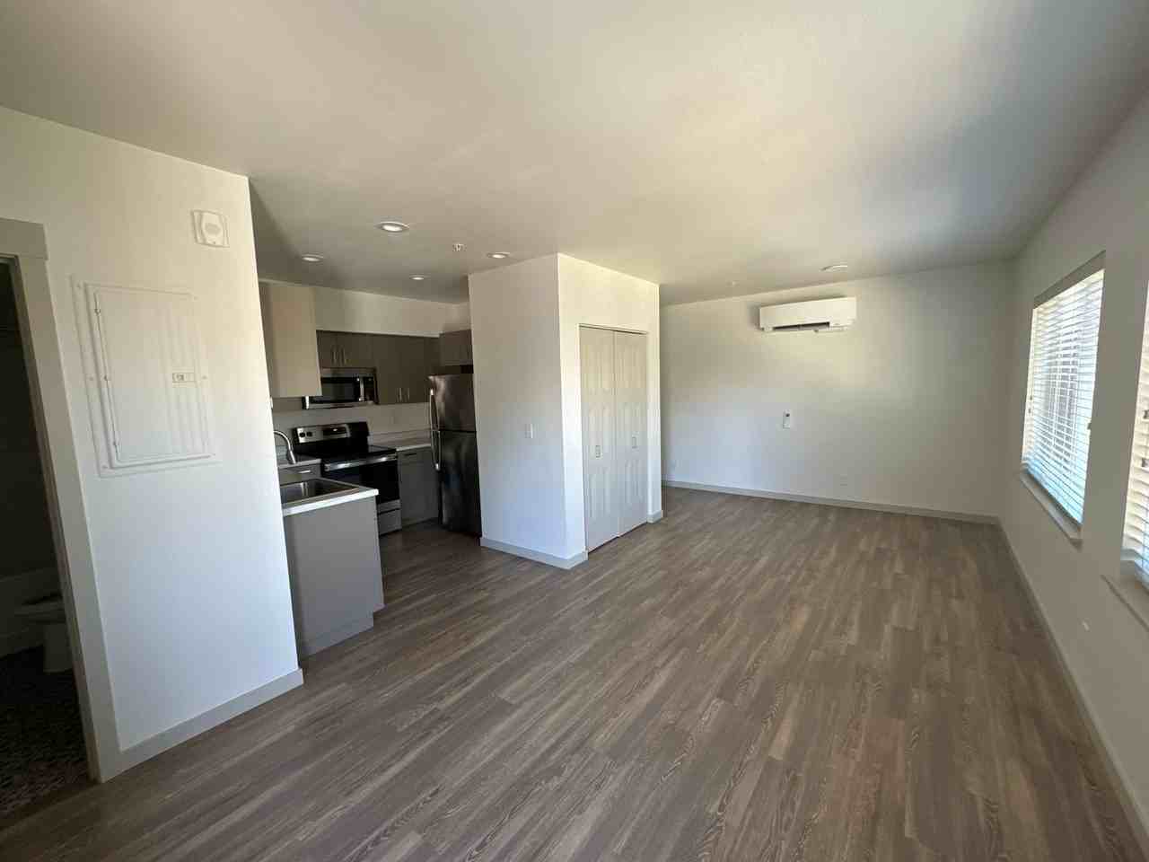 Meadowbrook Square Apartments - Photo 7 of 36