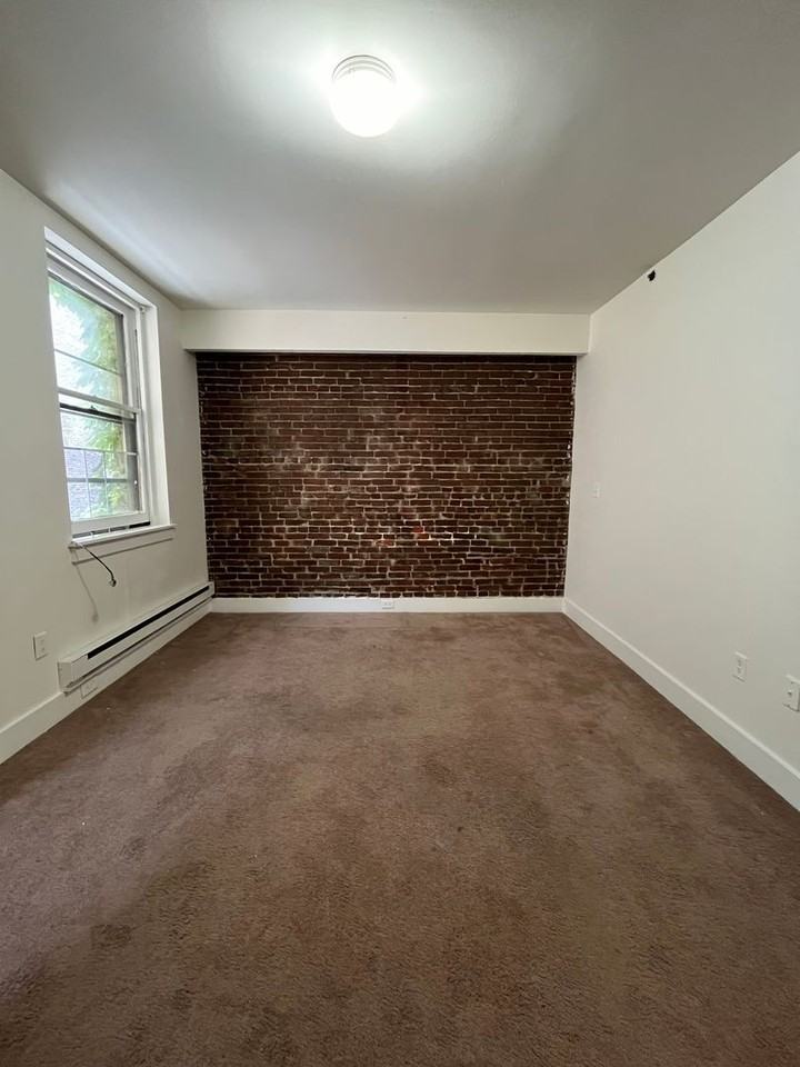 330 S Juniper St - Photo 2 of 9