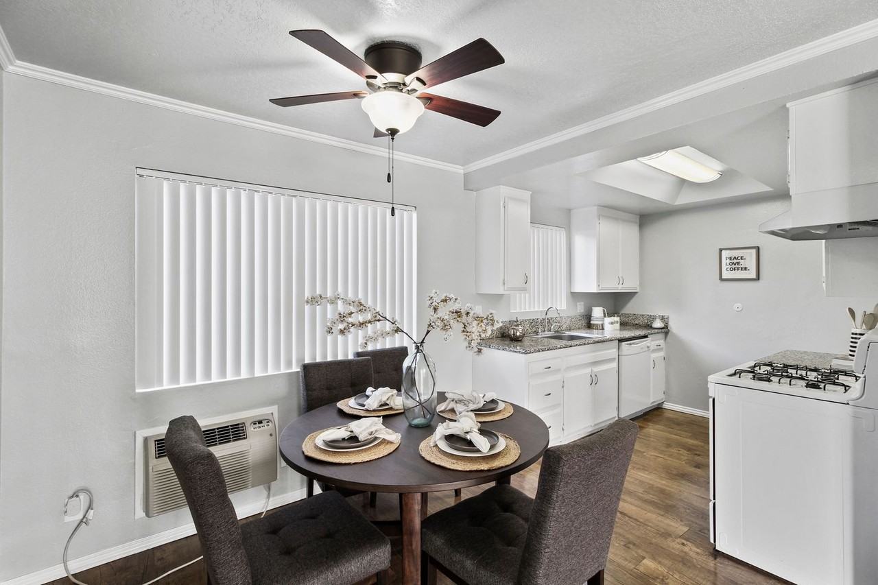 Villa Marseilles Apartments - Photo 3 of 50