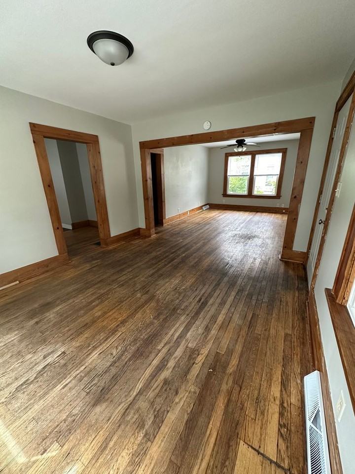 507 Dewey Ave - Photo 2 of 10