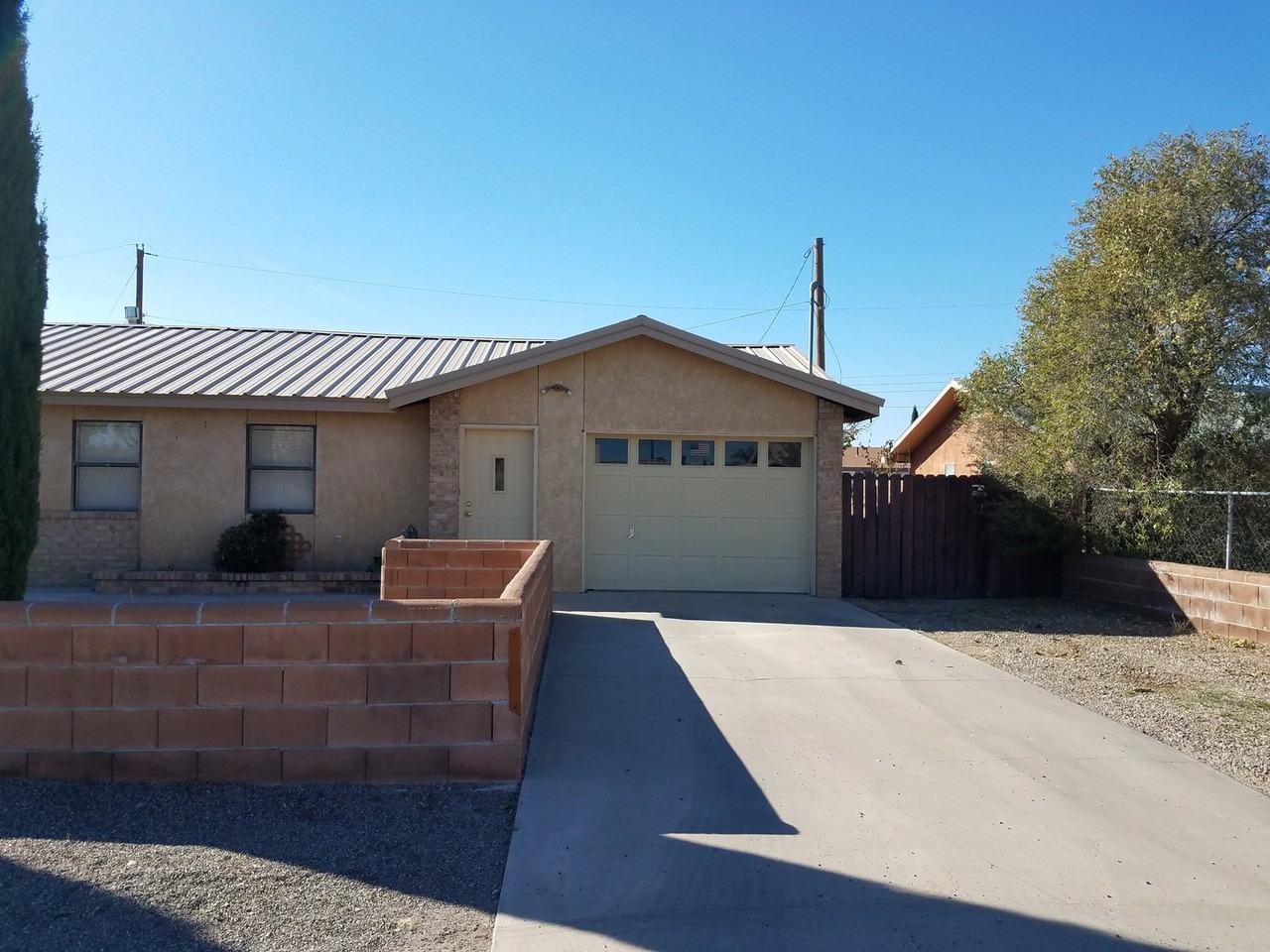 1416 S Sandburg Dr - Photo 2 of 25