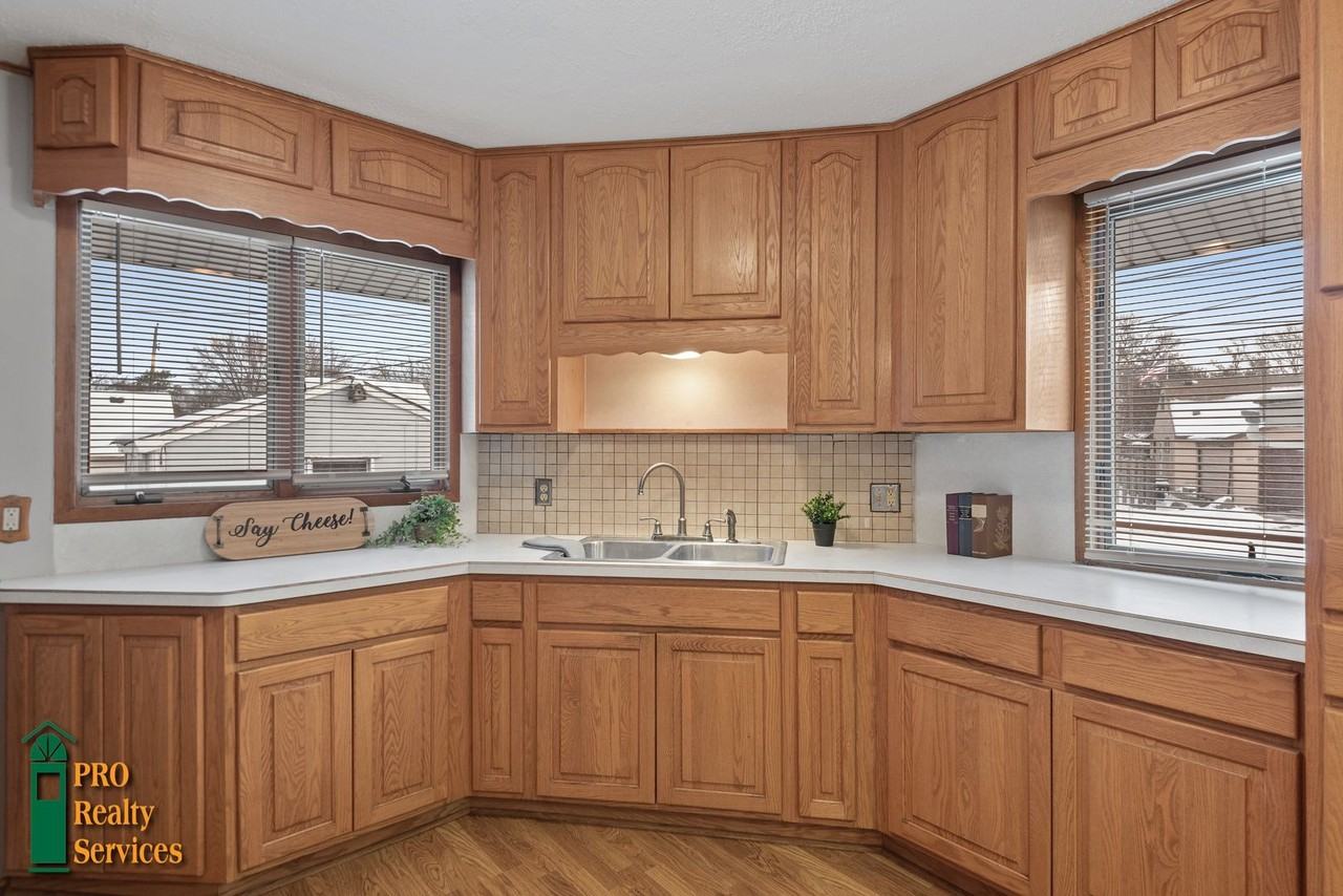 257 E Spruce St - Photo 2 of 22