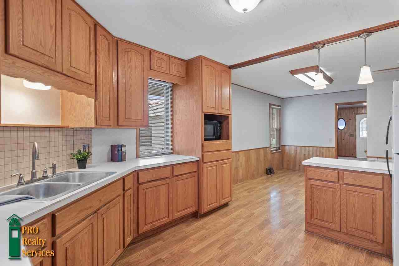 257 E Spruce St - Photo 3 of 22