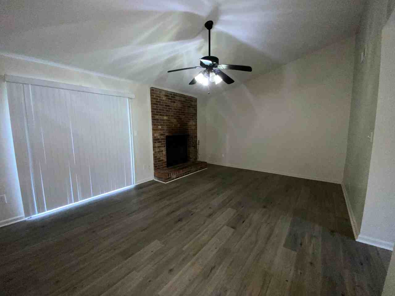 1932 Greenstone Ct - Photo 2 of 3