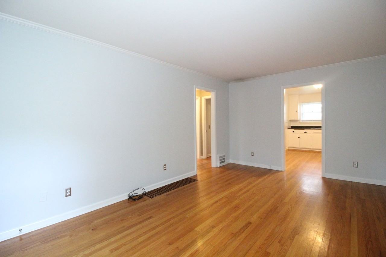5406 Cedar St - Photo 3 of 12