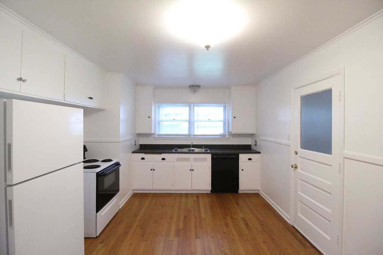5406 Cedar St - Photo 5 of 12