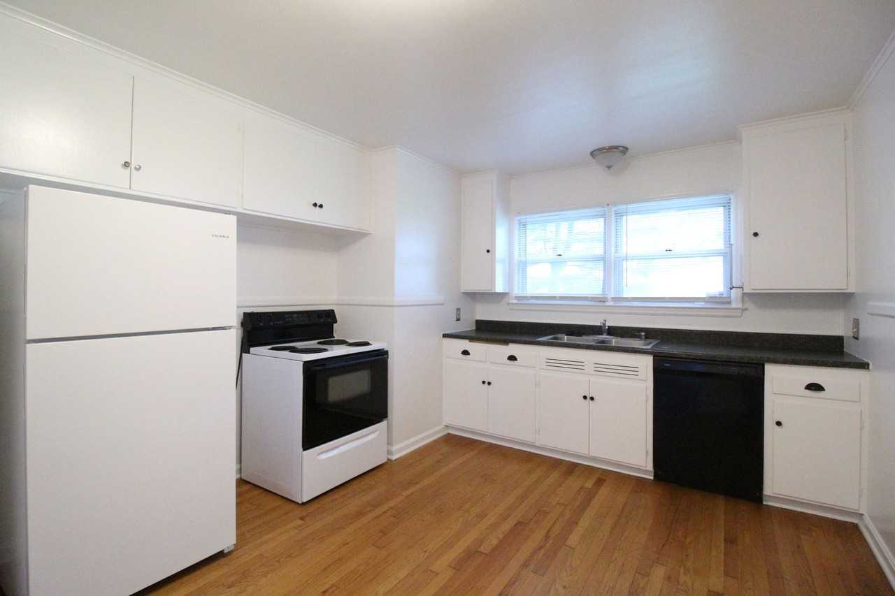 5406 Cedar St - Photo 6 of 12