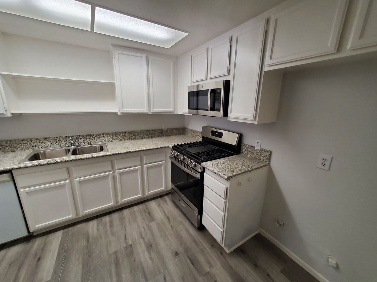 1428 Kauai St - Photo 3 of 47