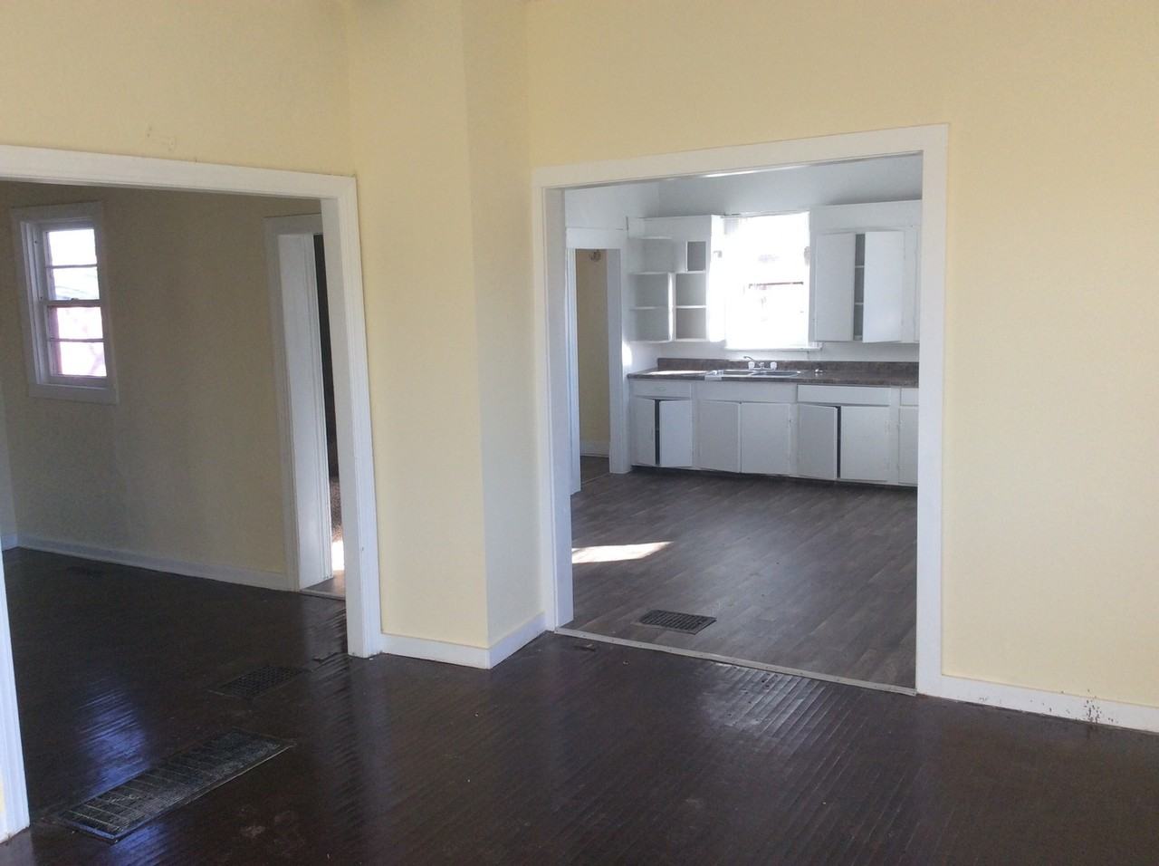 2304 Pittsburg St - Photo 3 of 9