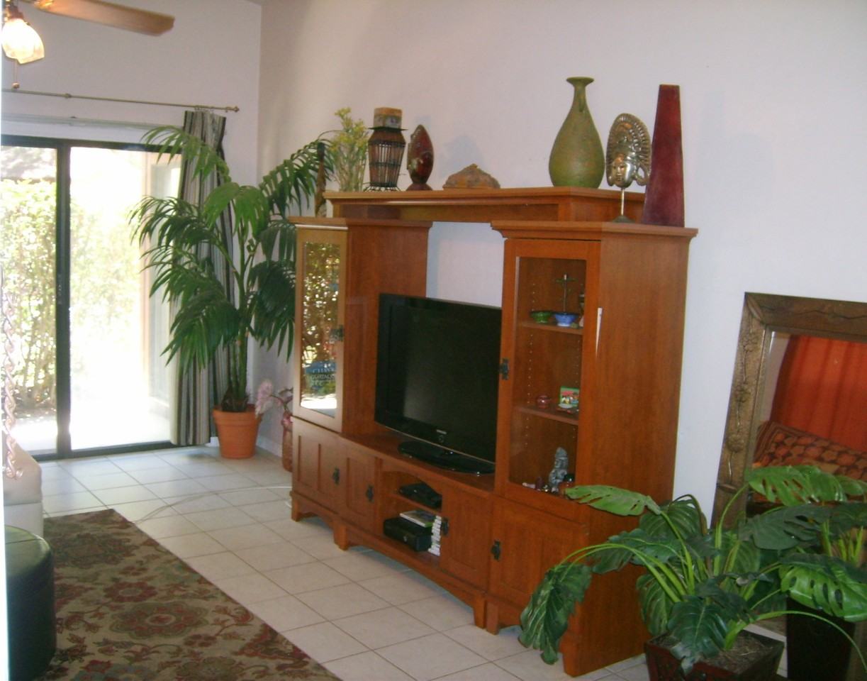4157 Nw 18th Dr - Photo 3 of 12