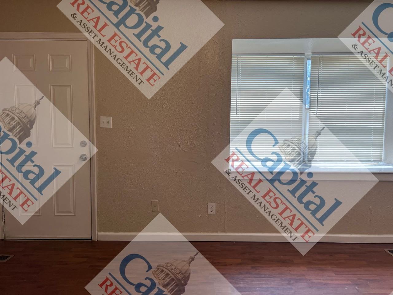 1436 Maple Dr - Photo 4 of 35