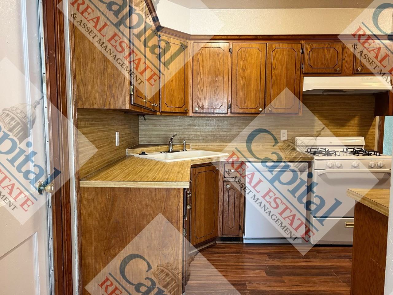 1436 Maple Dr - Photo 6 of 35