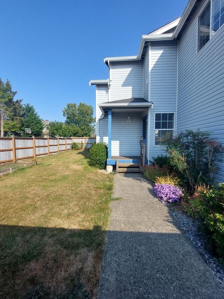 1703 Texas St - Photo 3 of 16