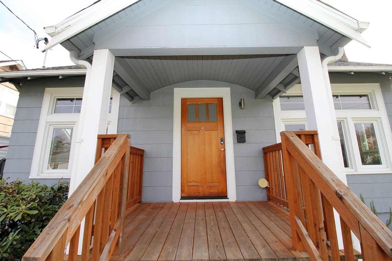 3926 Ne 70th Ave - Photo 2 of 28