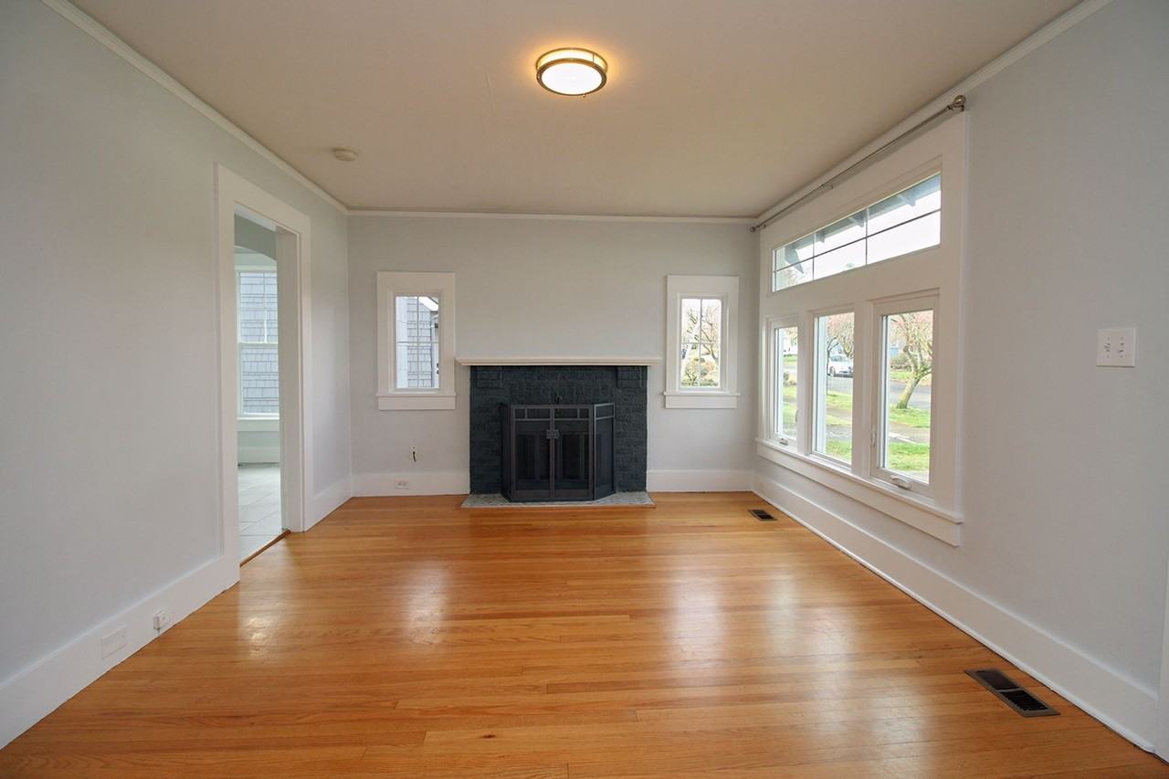 3926 Ne 70th Ave - Photo 3 of 28