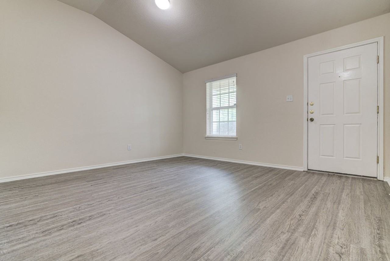 3924 Links Ln - Photo 2 of 20