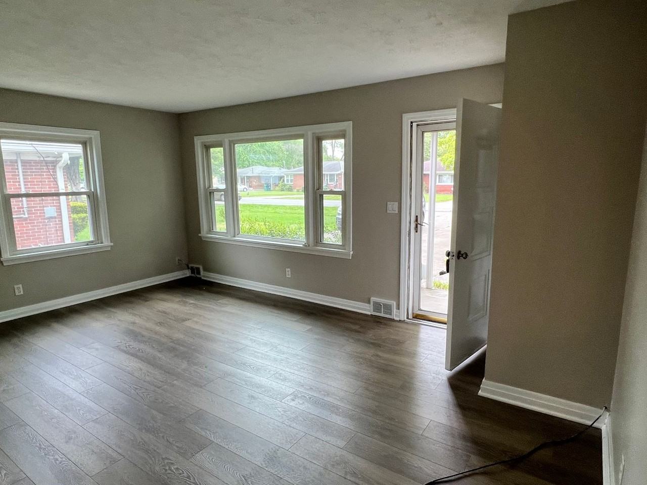 2029 Lynn Lea Rd - Photo 2 of 14