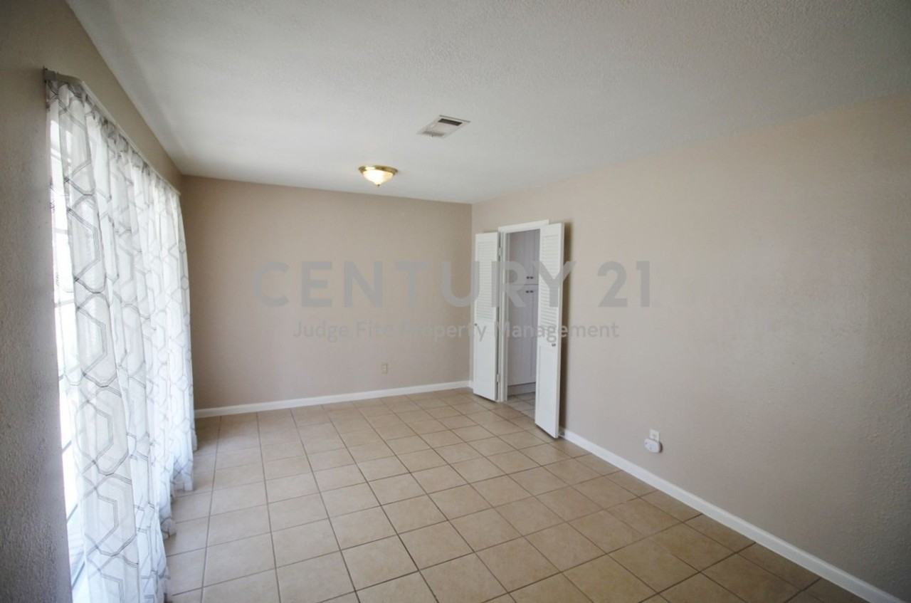 821 Rea Ave - Photo 2 of 11