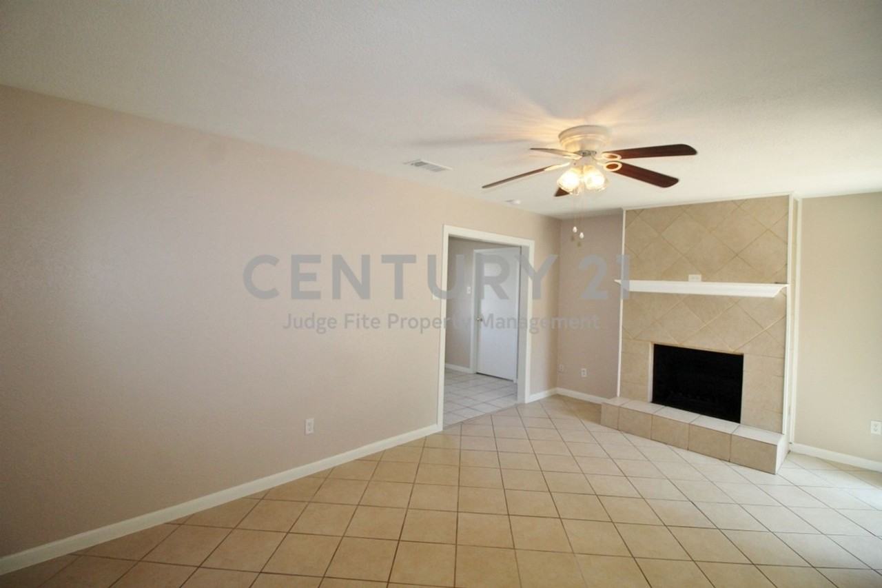 821 Rea Ave - Photo 3 of 11