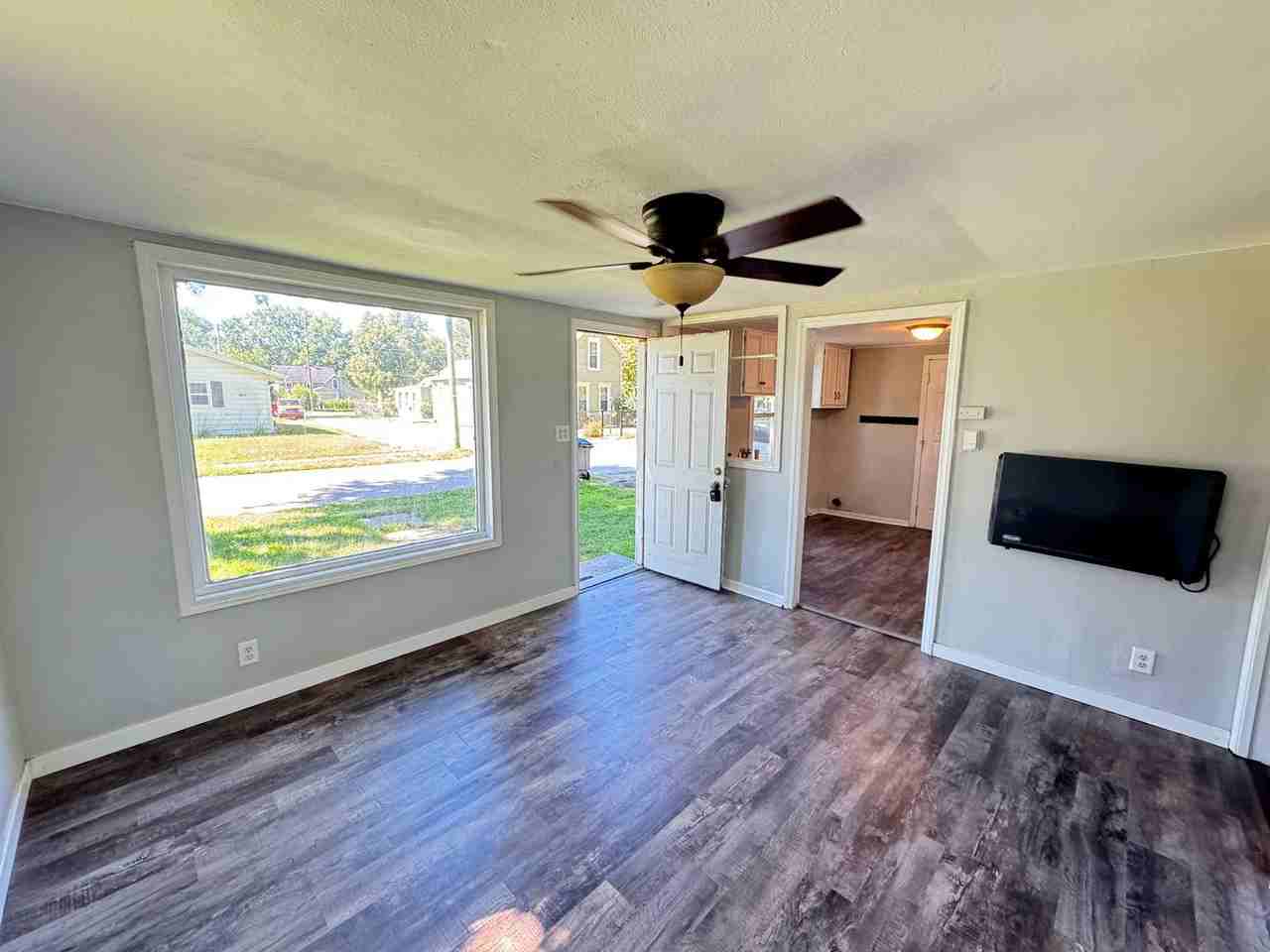 1028 Church Ct - Photo 3 of 11