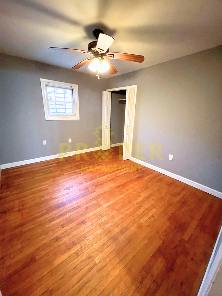 5107 Genesee Ave - Photo 4 of 11