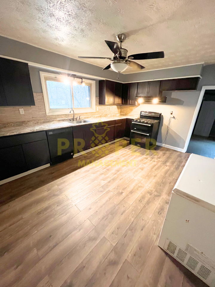 5107 Genesee Ave - Photo 5 of 11