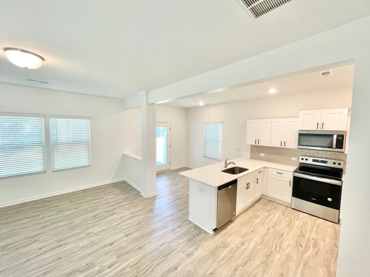 353 Pearl Street - Photo 3 of 9