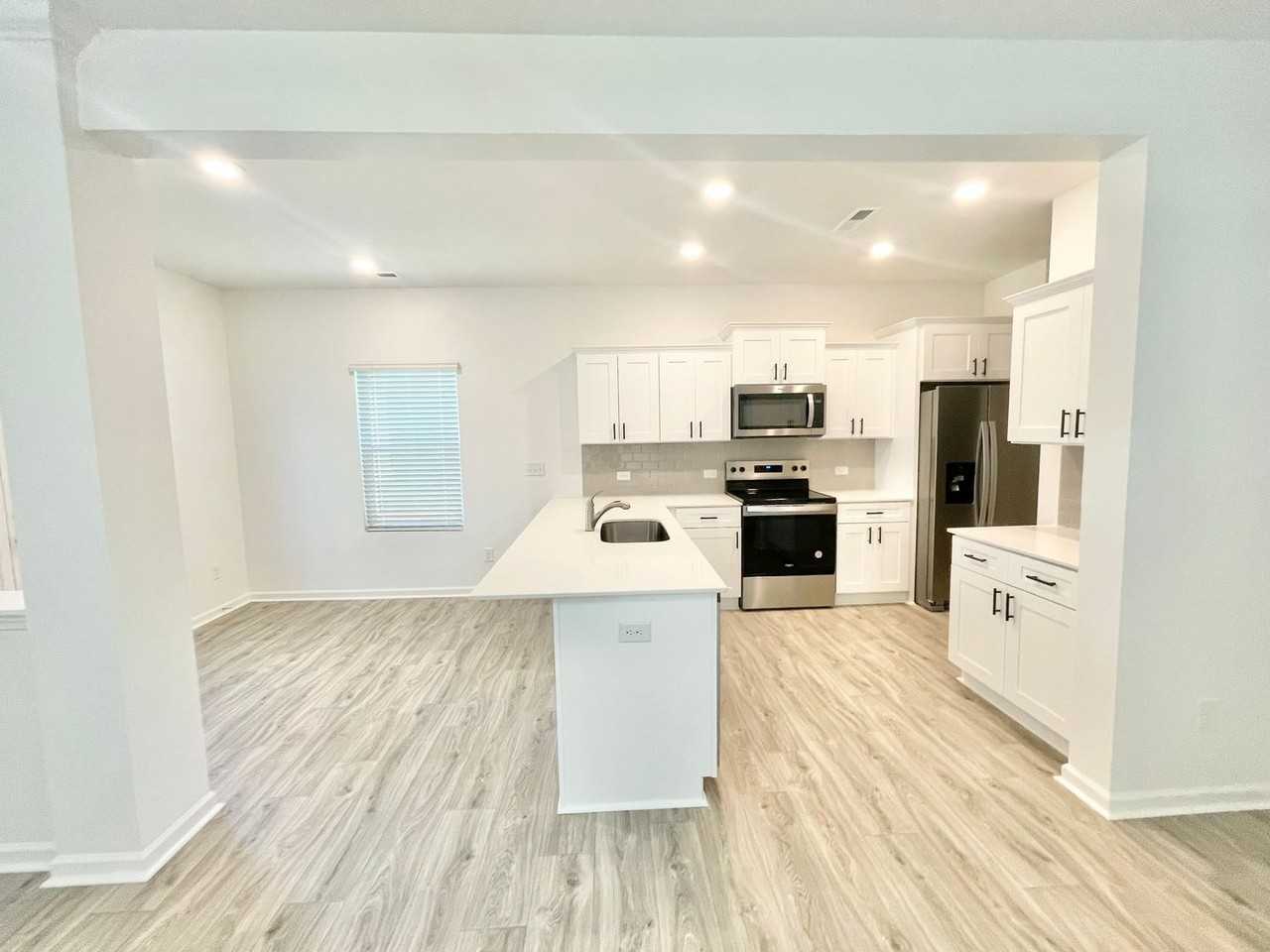 353 Pearl Street - Photo 4 of 9